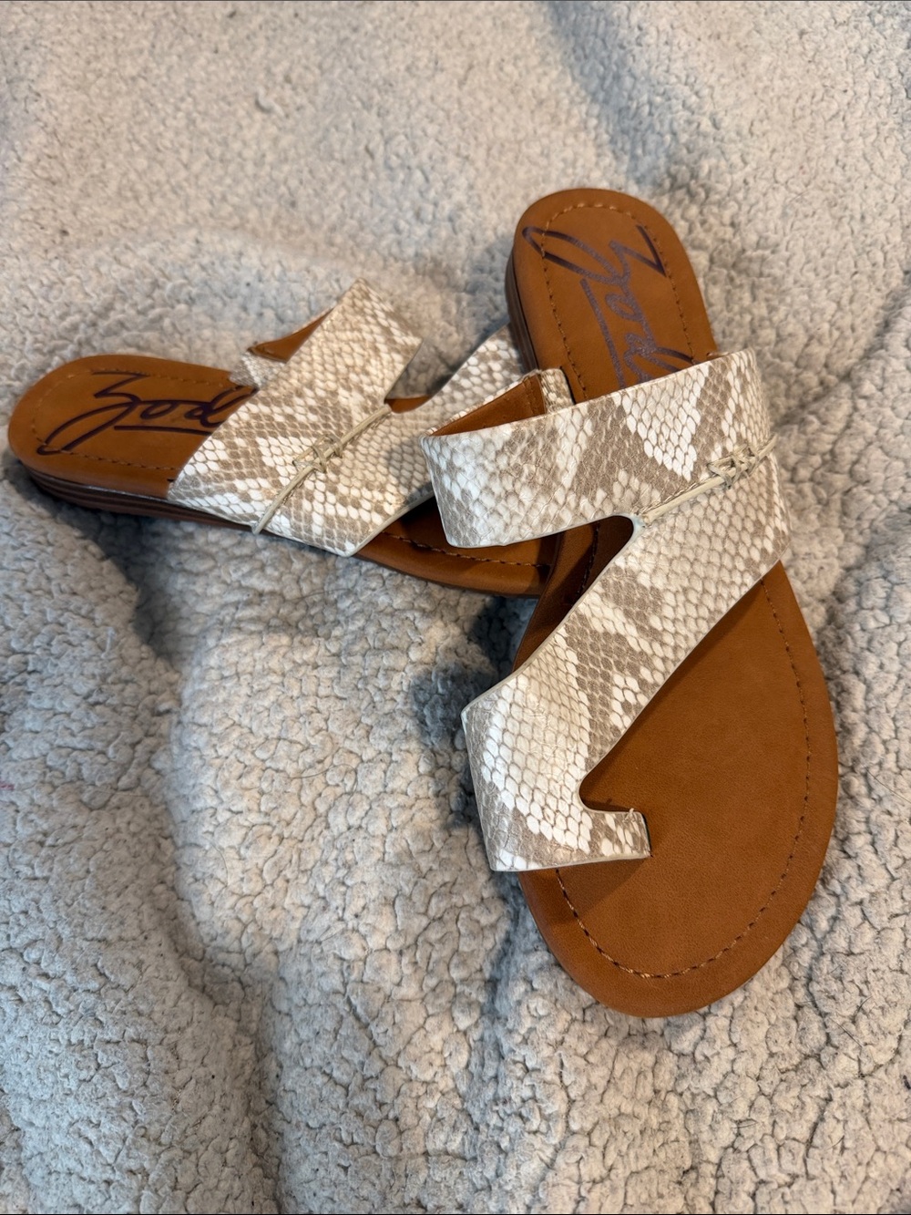 ZODIAC Yuma-2 Birch Faux Snakeskin Snake Print Toe-Loop Sandals Boho - Sz 8.5